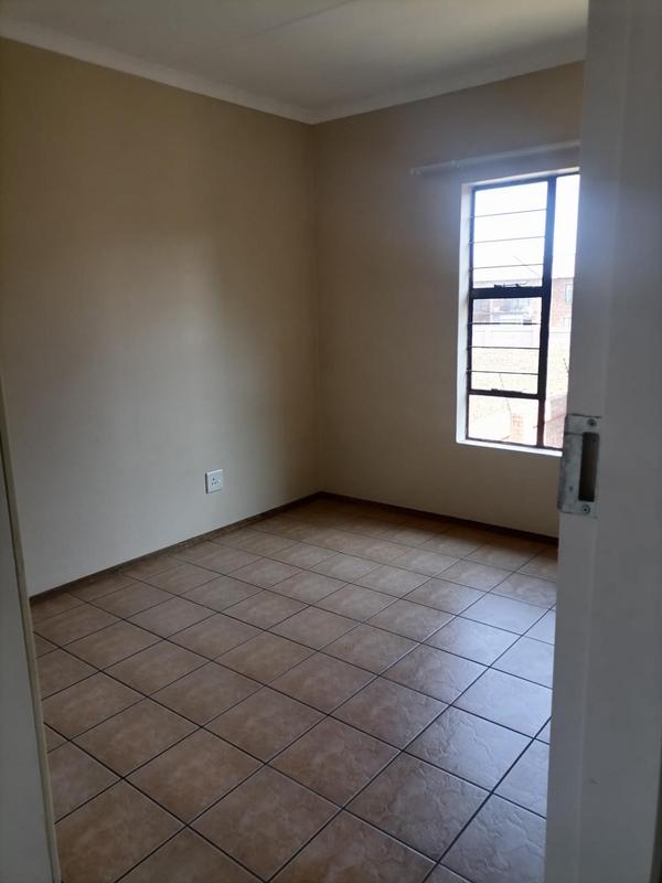 To Let 2 Bedroom Property for Rent in Sonneveld Gauteng