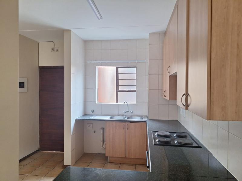 To Let 2 Bedroom Property for Rent in Sonneveld Gauteng