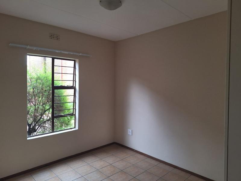 To Let 2 Bedroom Property for Rent in Sonneveld Gauteng