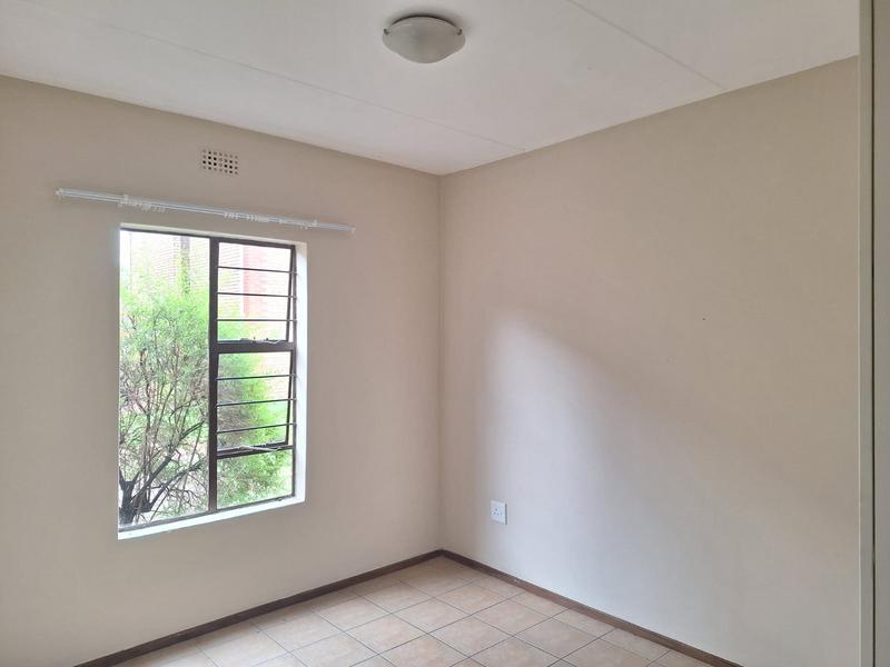 To Let 2 Bedroom Property for Rent in Sonneveld Gauteng