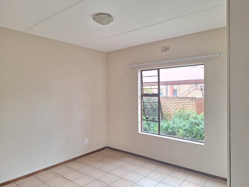 To Let 2 Bedroom Property for Rent in Sonneveld Gauteng
