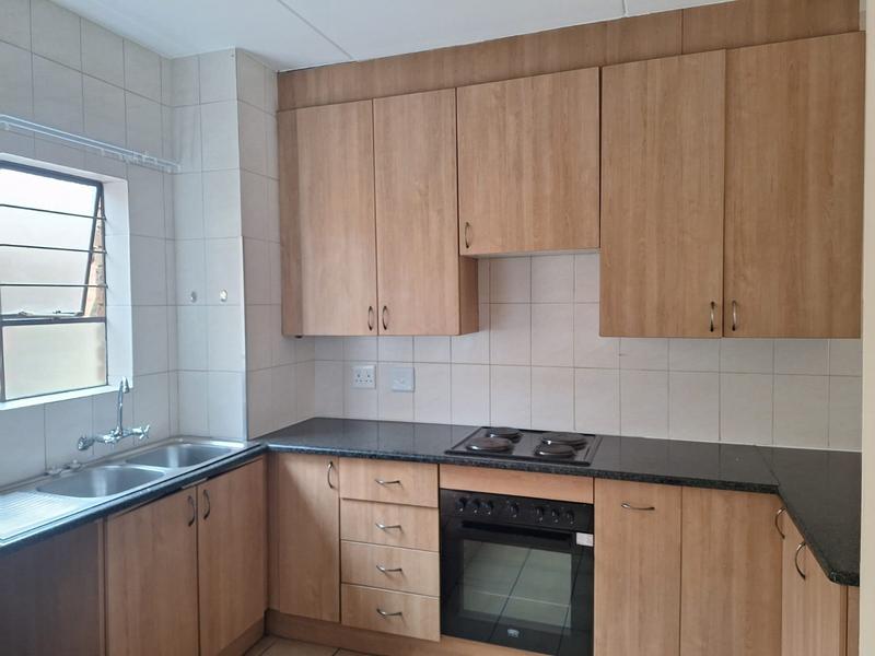 To Let 2 Bedroom Property for Rent in Sonneveld Gauteng