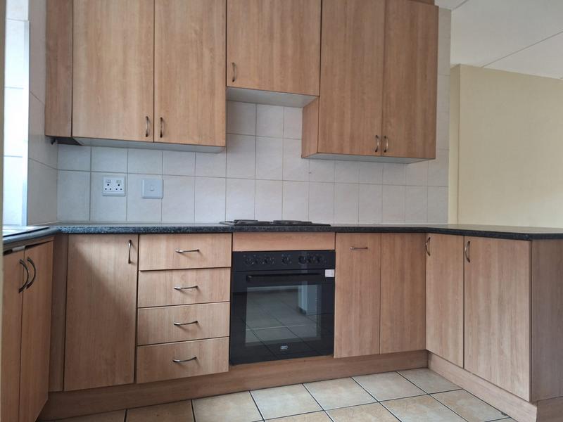 To Let 2 Bedroom Property for Rent in Sonneveld Gauteng
