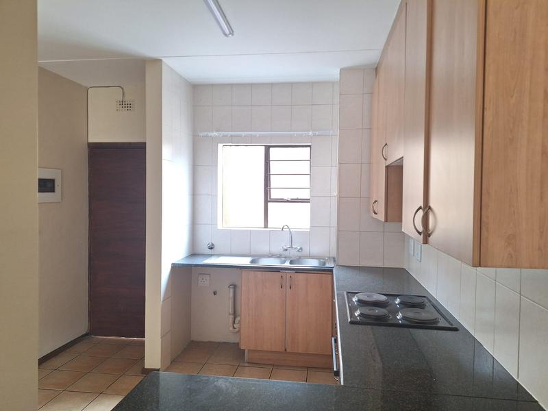 To Let 2 Bedroom Property for Rent in Sonneveld Gauteng