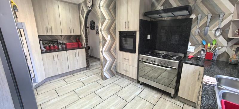 4 Bedroom Property for Sale in Witpoortjie Gauteng