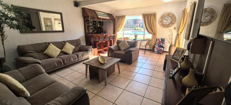 4 Bedroom Property for Sale in Witpoortjie Gauteng