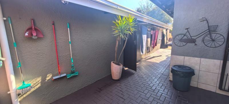4 Bedroom Property for Sale in Witpoortjie Gauteng