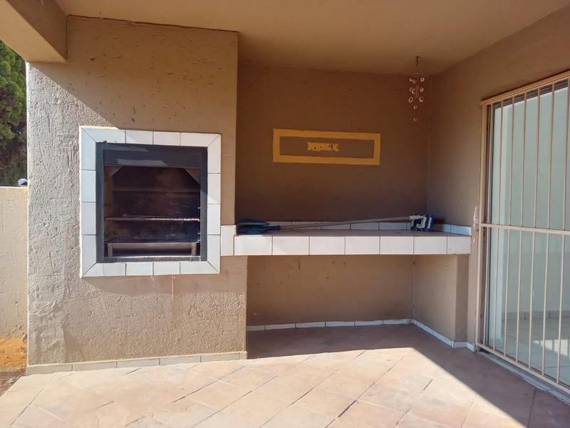 3 Bedroom Property for Sale in Wierda Park Gauteng