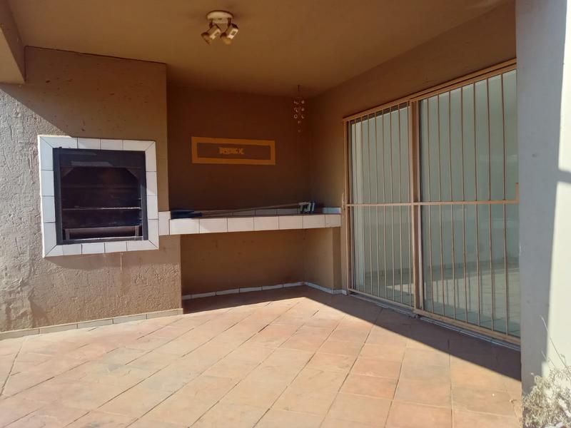 3 Bedroom Property for Sale in Wierda Park Gauteng