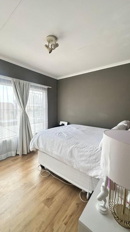 To Let 2 Bedroom Property for Rent in Little Falls Gauteng