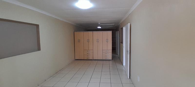 To Let 3 Bedroom Property for Rent in Farrarmere Gauteng
