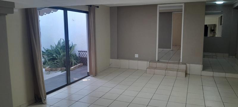 To Let 3 Bedroom Property for Rent in Farrarmere Gauteng