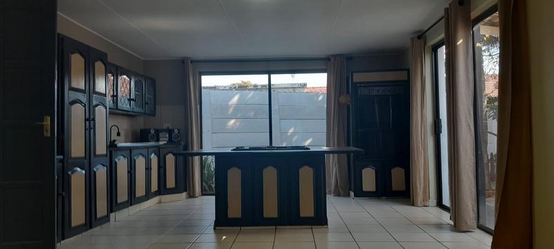 To Let 3 Bedroom Property for Rent in Farrarmere Gauteng