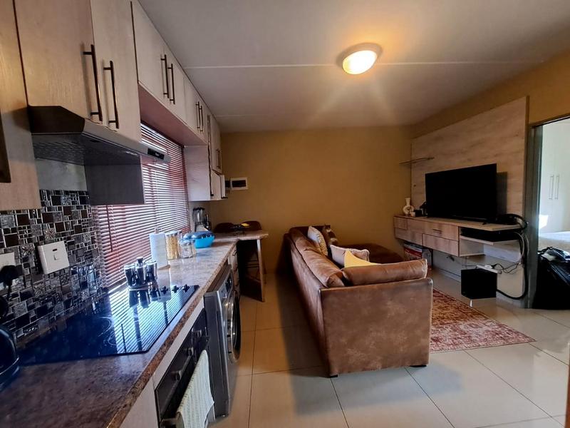 To Let 2 Bedroom Property for Rent in Fleurhof Gauteng