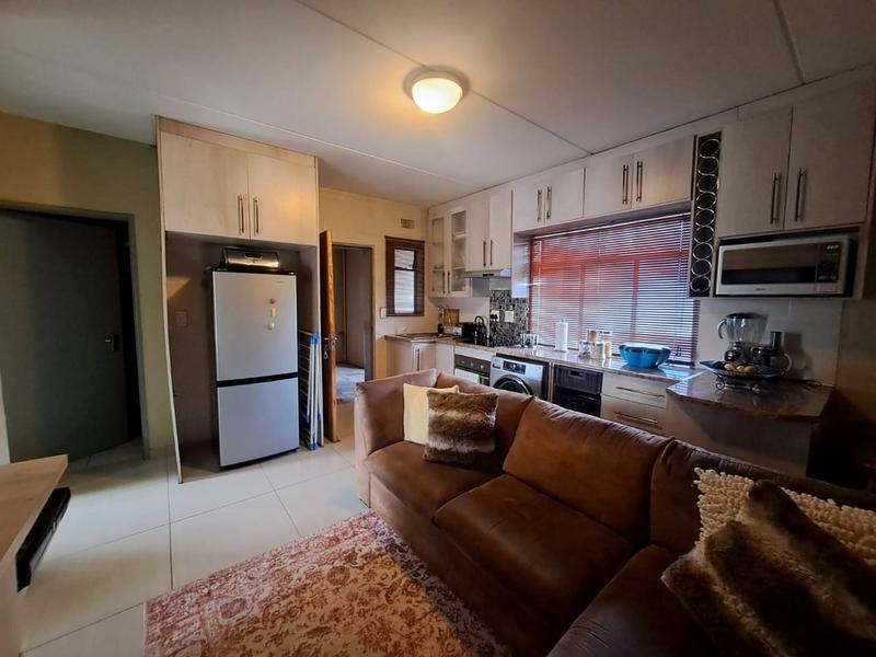 To Let 2 Bedroom Property for Rent in Fleurhof Gauteng