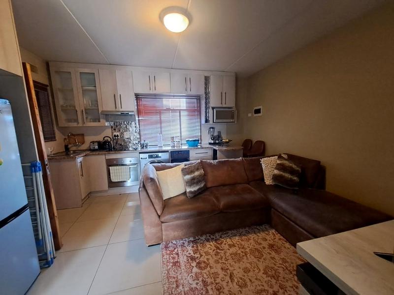 To Let 2 Bedroom Property for Rent in Fleurhof Gauteng