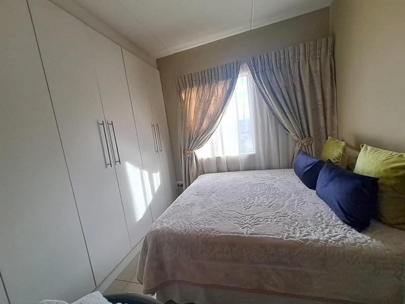 To Let 2 Bedroom Property for Rent in Fleurhof Gauteng