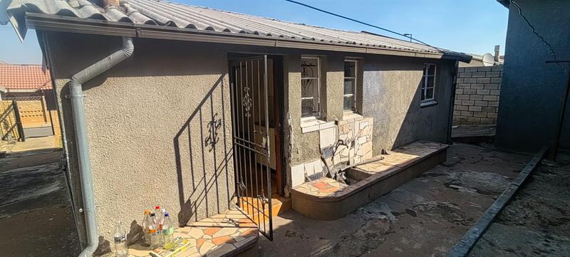 2 Bedroom Property for Sale in Meadowlands Gauteng