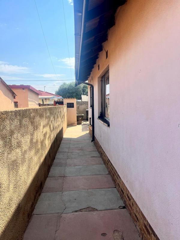 2 Bedroom Property for Sale in Tladi Gauteng