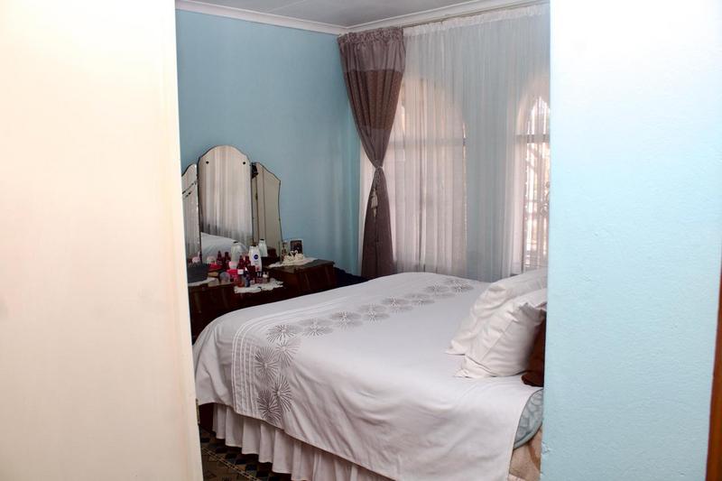 2 Bedroom Property for Sale in Tladi Gauteng