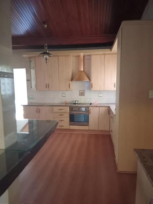 To Let 3 Bedroom Property for Rent in Mondeor Gauteng