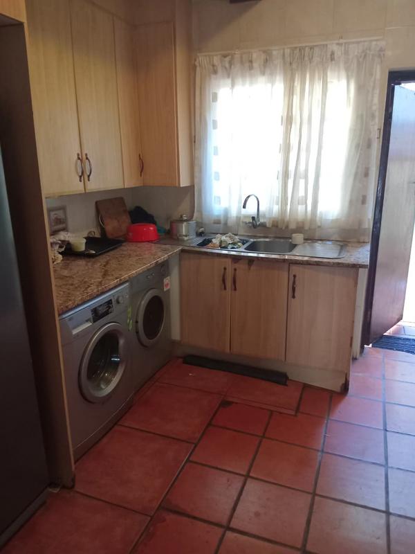 To Let 3 Bedroom Property for Rent in Mondeor Gauteng