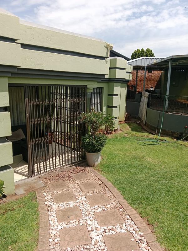 3 Bedroom Property for Sale in Spruit View Gauteng