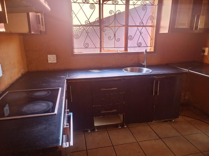 2 Bedroom Property for Sale in Senaoane Gauteng