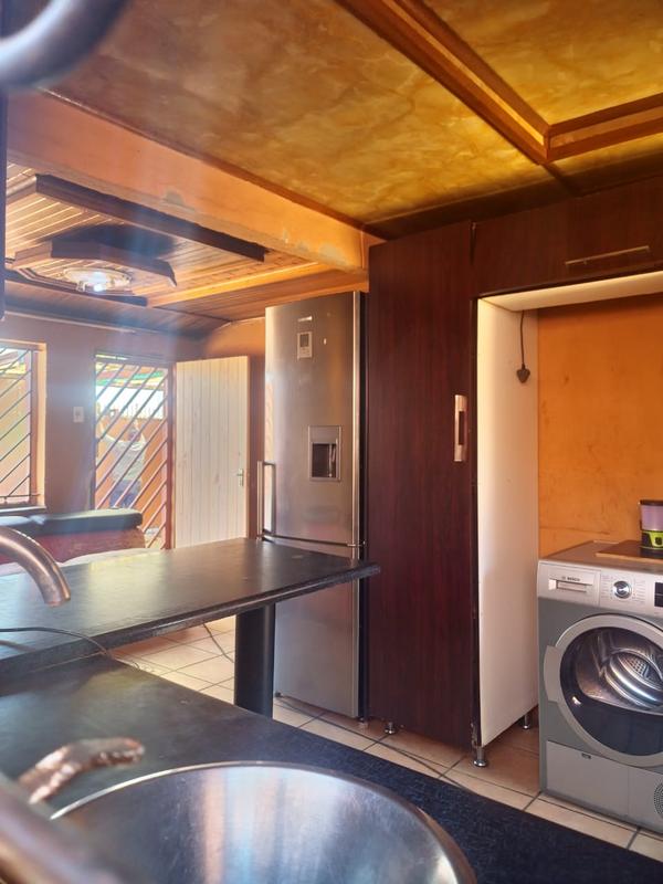 2 Bedroom Property for Sale in Senaoane Gauteng