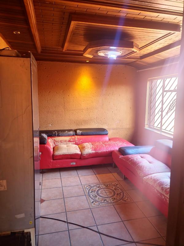 2 Bedroom Property for Sale in Senaoane Gauteng