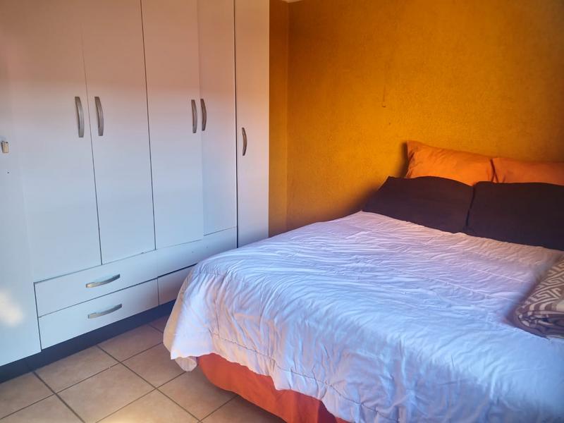 2 Bedroom Property for Sale in Senaoane Gauteng