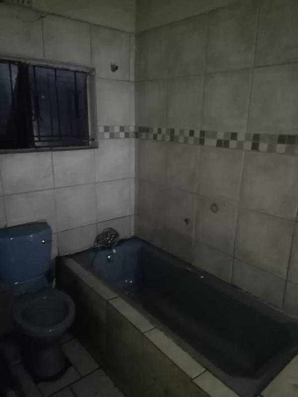 2 Bedroom Property for Sale in Senaoane Gauteng