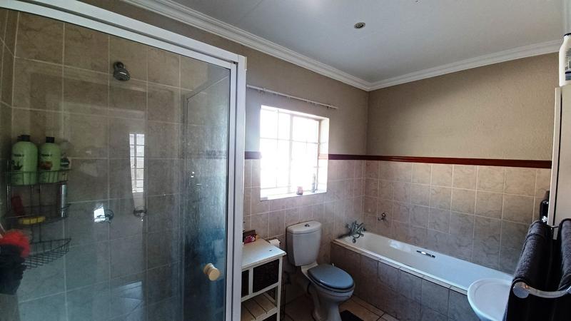 2 Bedroom Property for Sale in Annlin Gauteng