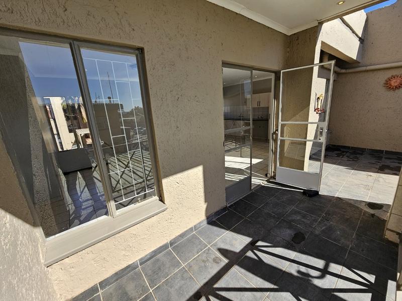 2 Bedroom Property for Sale in Magalieskruin Gauteng