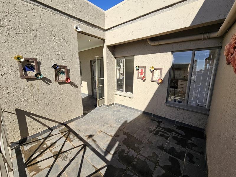 2 Bedroom Property for Sale in Magalieskruin Gauteng