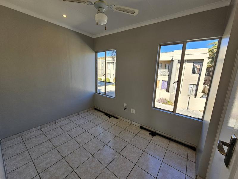 2 Bedroom Property for Sale in Magalieskruin Gauteng