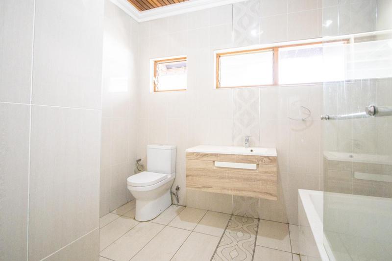 5 Bedroom Property for Sale in Kyalami Ah Gauteng