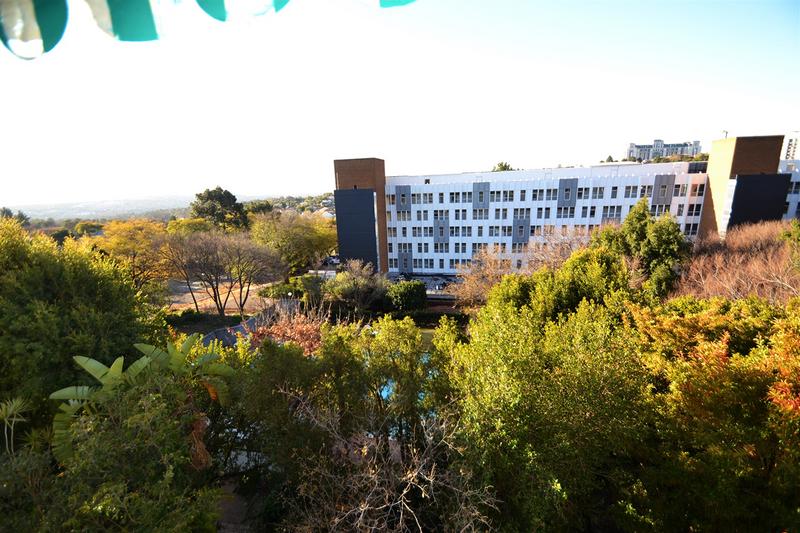 To Let 3 Bedroom Property for Rent in Benmore Gardens Gauteng