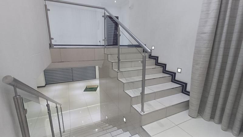 4 Bedroom Property for Sale in Raslouw Gardens Gauteng