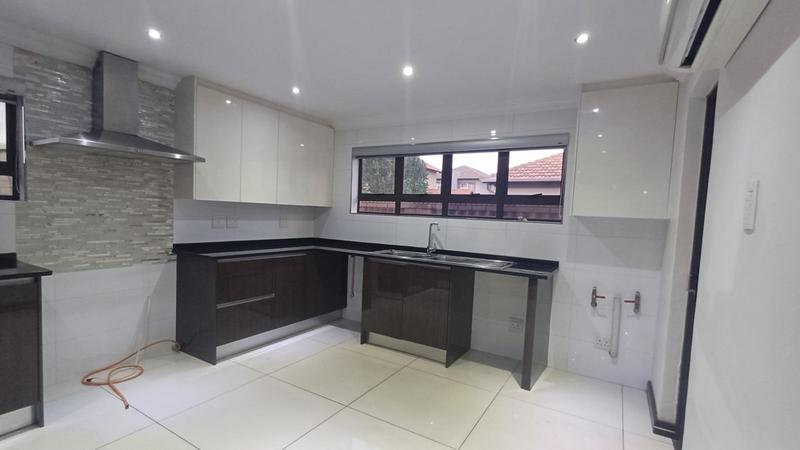 4 Bedroom Property for Sale in Raslouw Gardens Gauteng