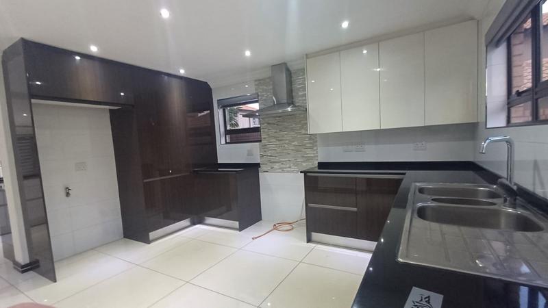 4 Bedroom Property for Sale in Raslouw Gardens Gauteng
