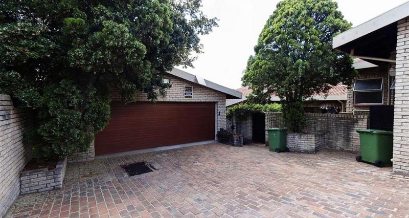 To Let 4 Bedroom Property for Rent in Khyber Rock Gauteng