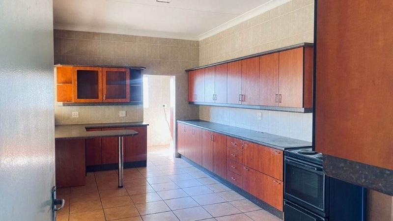 To Let 4 Bedroom Property for Rent in Birchleigh Gauteng