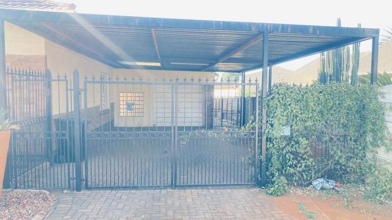 To Let 4 Bedroom Property for Rent in Birchleigh Gauteng