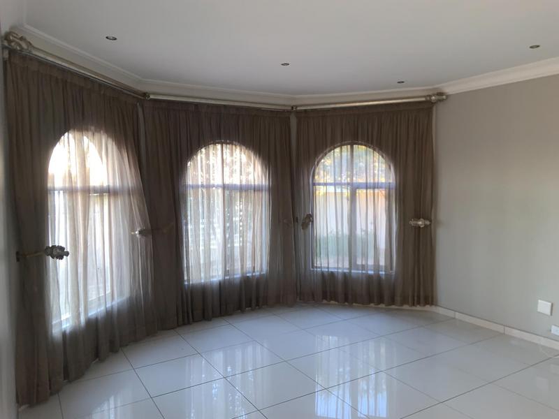 5 Bedroom Property for Sale in The Reeds Gauteng