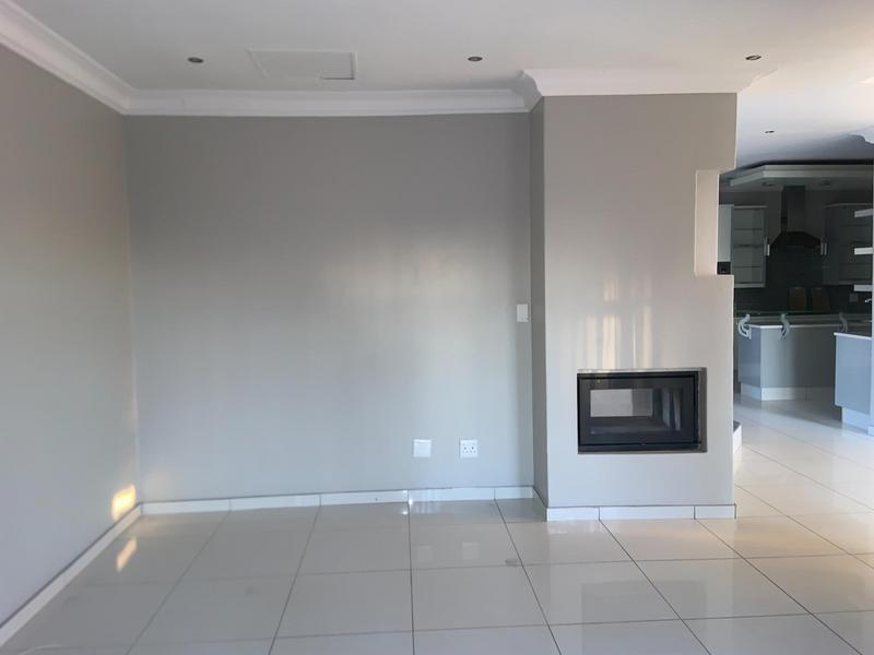 5 Bedroom Property for Sale in The Reeds Gauteng