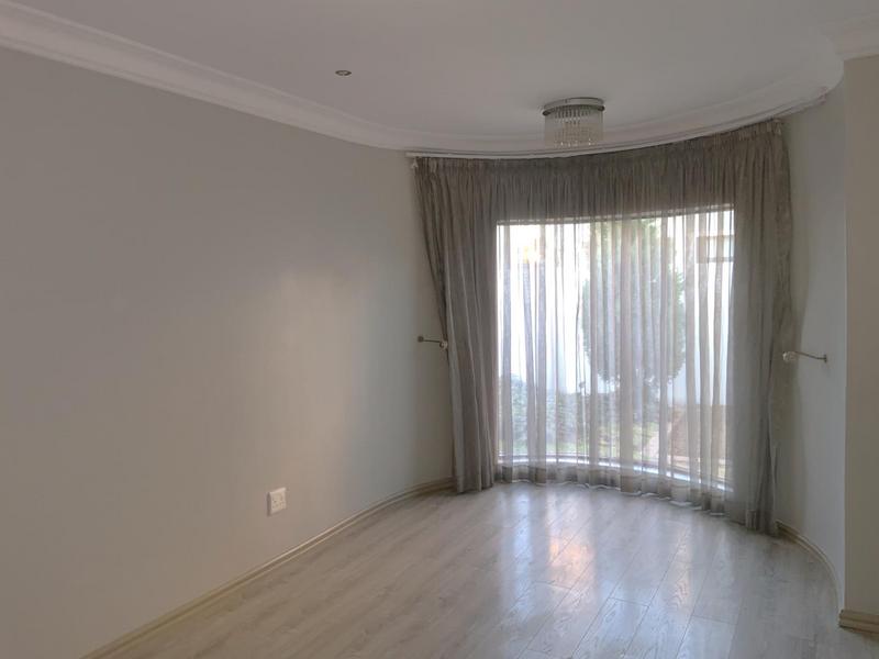 5 Bedroom Property for Sale in The Reeds Gauteng