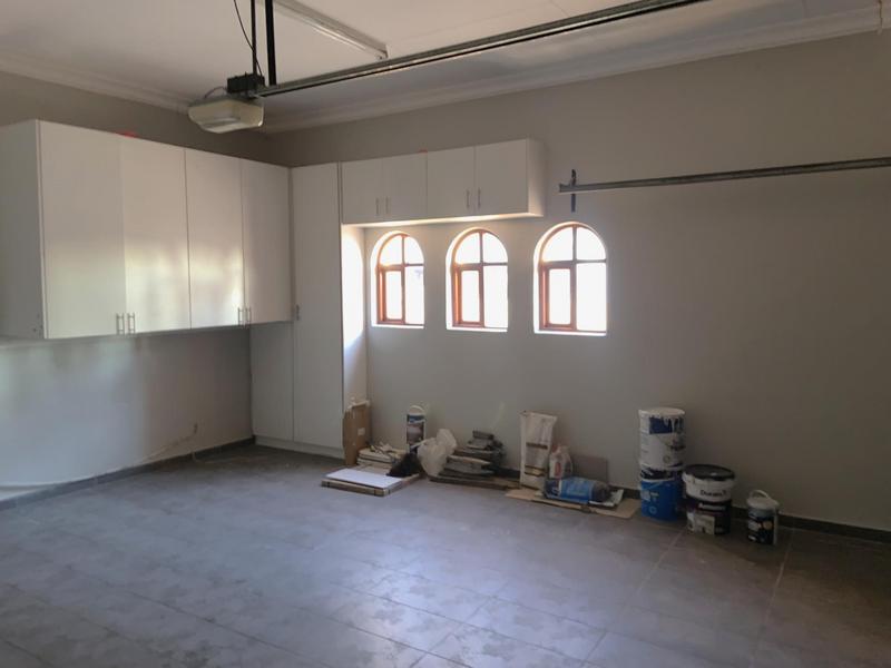 5 Bedroom Property for Sale in The Reeds Gauteng