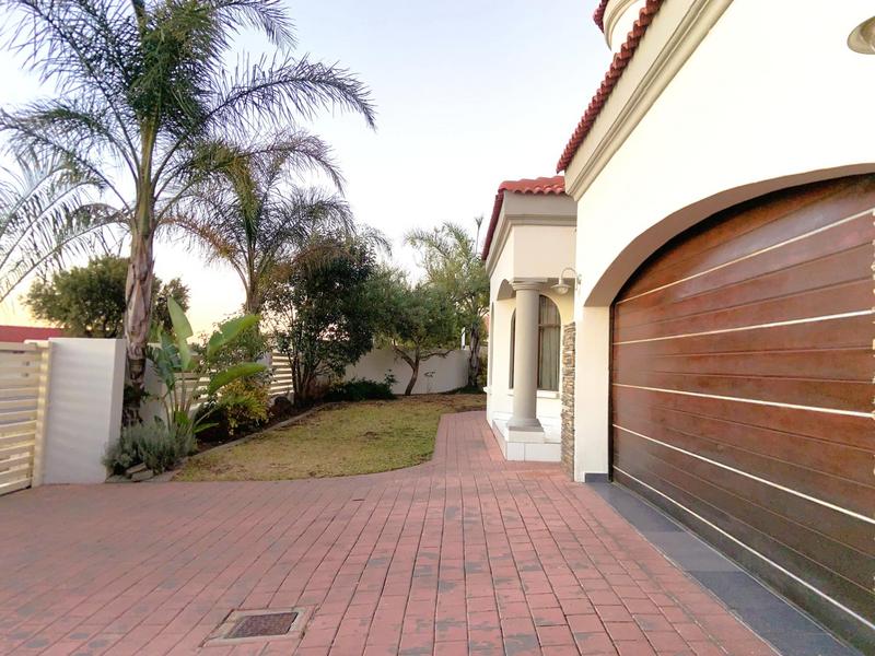 5 Bedroom Property for Sale in The Reeds Gauteng