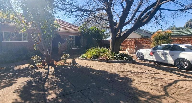 4 Bedroom Property for Sale in Wierda Park Gauteng